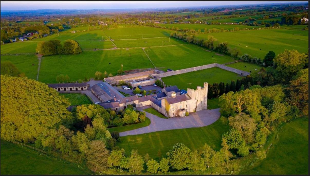 Gasthaus Skryne Castle Ross Cross Roads Exterior foto
